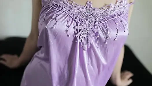 Gadis kampus India dientot sambil pakai lingerie satin seksi sampai pantat montoknya benar-benar terpuaskan