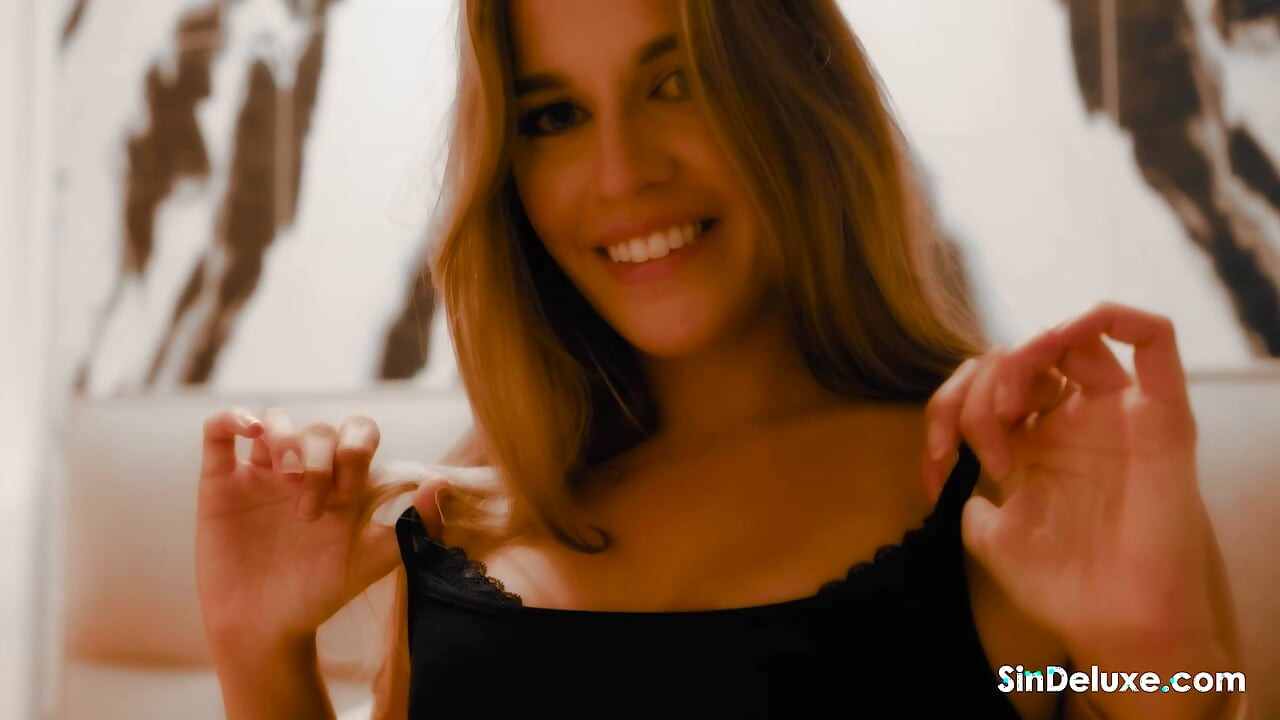 Jeg kan gøre dine drømme til virkelighed! Pornostjerne Eveline Dellai for SinDeLuxe