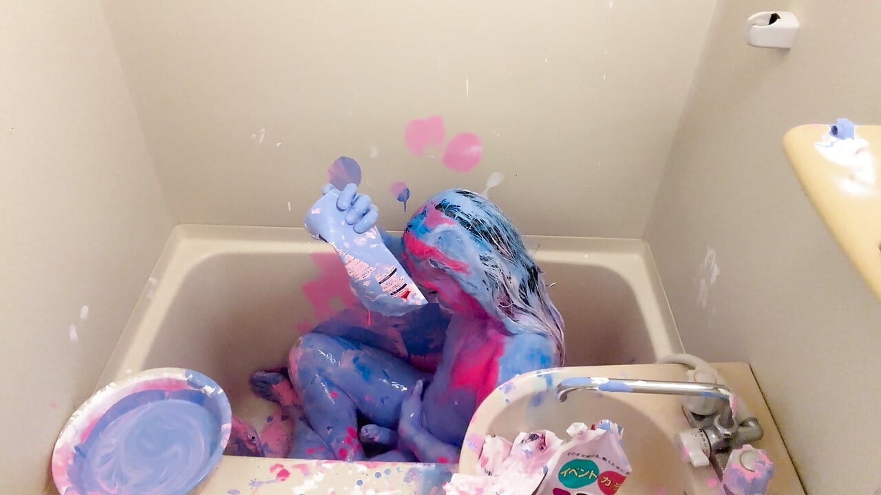 WET&MESSY Messy Play: Covered in Paint by a Boy 2