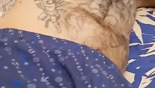 Ibu tiri ngocok kontolku dan mengambil gambar di telpon