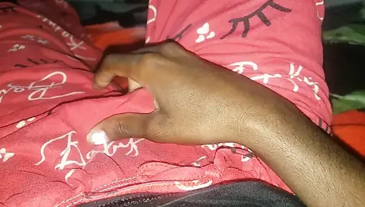 Fingering memekku sendiri sambil ditonton