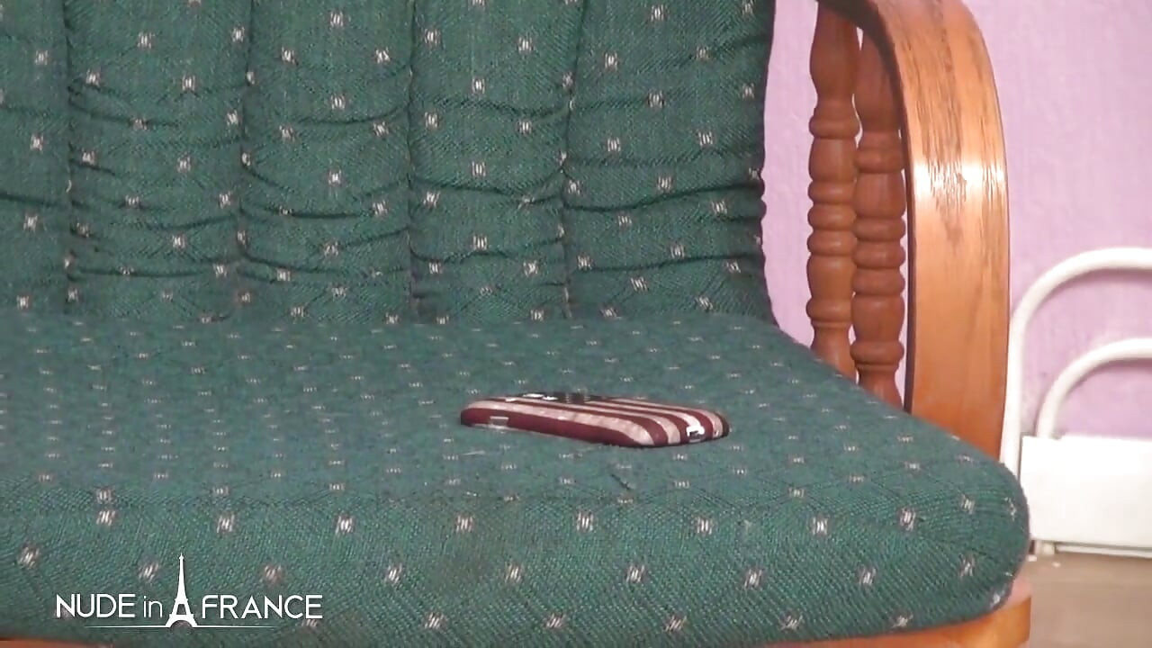 Wunderschöne junge blondine wird vom taxifahrer geleckt und analisiert