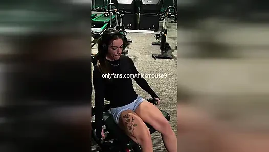 College-schlampe squirtet hart auf IG live, während sie muschi fingert