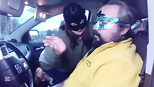 Menampar muka di dalam mobil