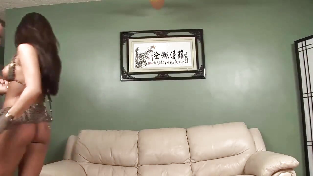 집에서 자지에 대한 갈망을 충족하는 거유 밀프