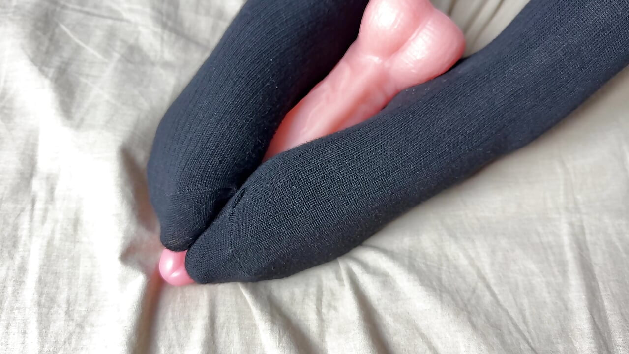 रबर के लंड वाले खिलौने के साथ एकल प्रेमिका