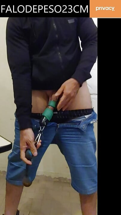 Lifting 6 kilos with my big penis