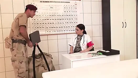 Paramedik sert sikiliyor