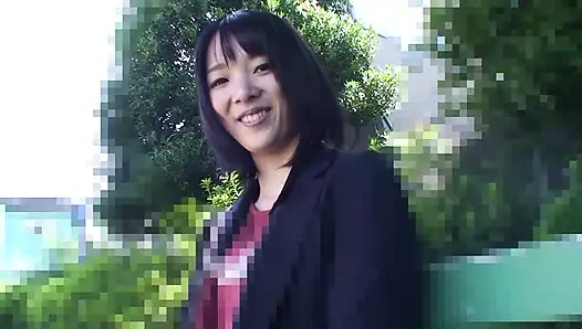 Japanisches teen leckt sich zurück für vibratoren und schwanz