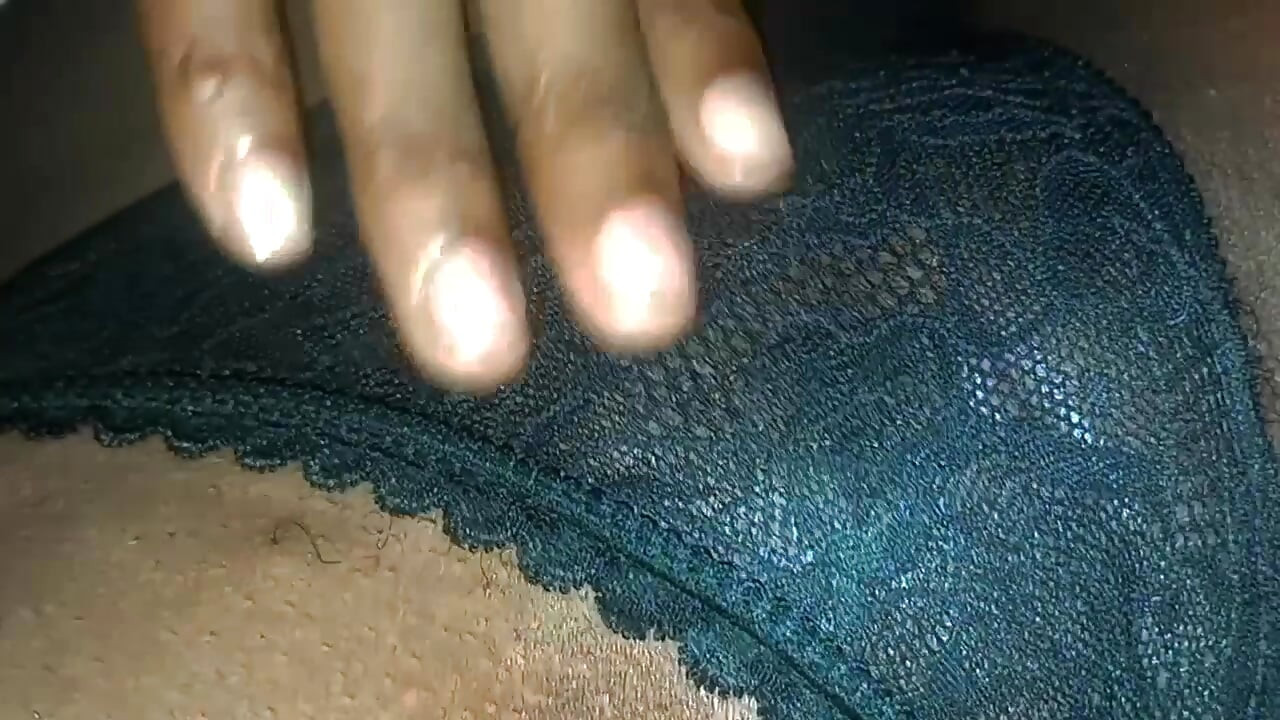 Gece yarısı sikilmek istiyor