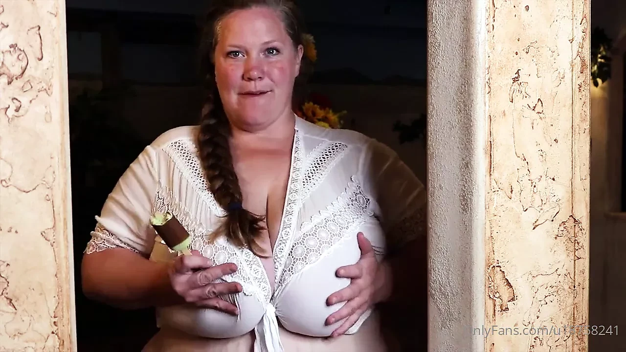 Tetas grandes y helado
