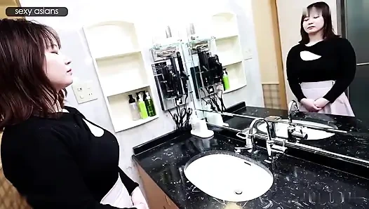 H Cup Office Lady Kembali. Cewek sange ini digodain sampai belahan dadanya menggoda sampai dicrot di dalam