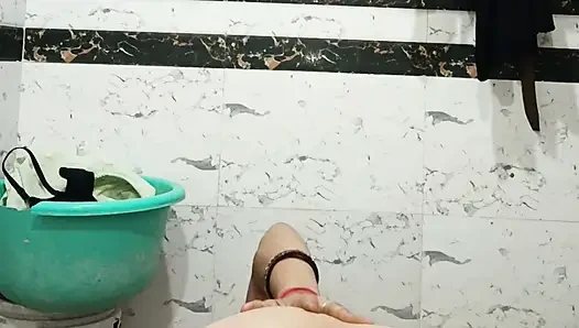 Priya bhabi güzel vücut gösterisi