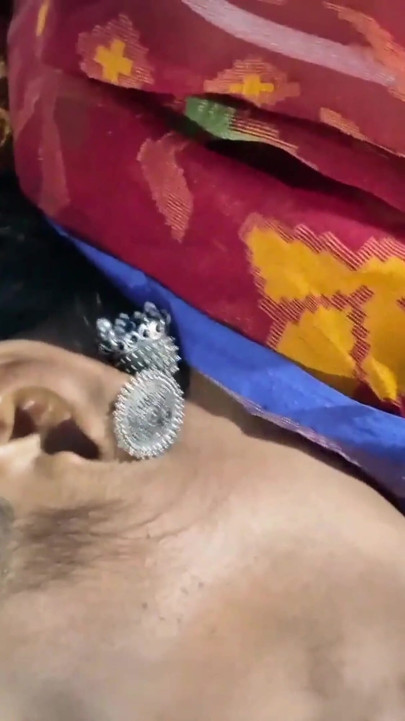Pakisthani ev hanımı sital ve sınıf arkadaşı md aktar ilk kez şişkinlik ve sikişiyor
