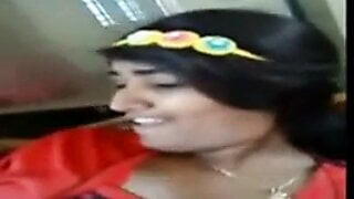 Swathi Naidu brincando com mamilo pusy