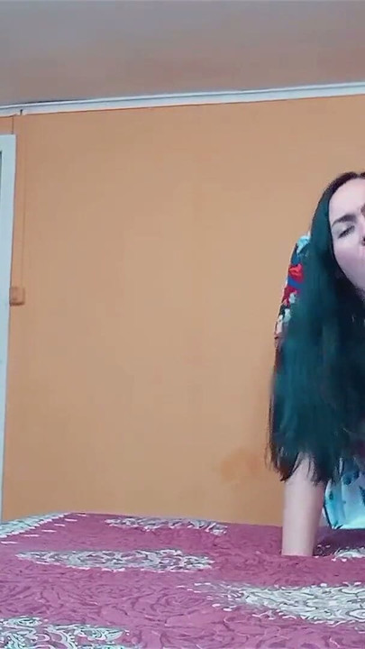 Futând mama vitregă a prietenului meu la ea acasă după ce a jucat jocuri video. | Clip 1
