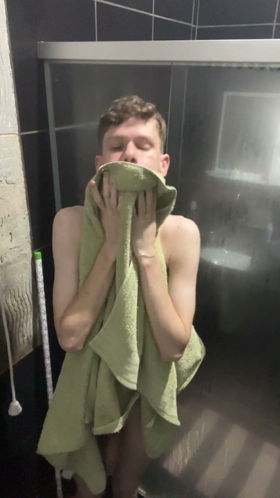 A Twink showing his body and naked at shower | Clip 1