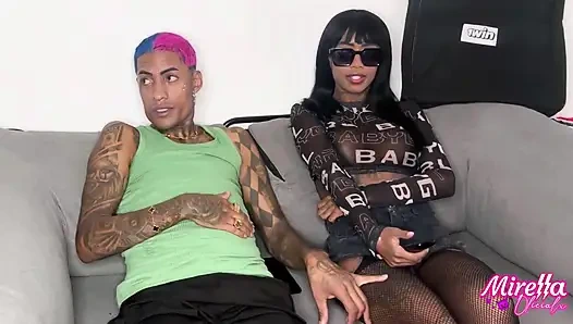 Мой друг не меняется каждый раз, когда приходит ко мне в гости, есть