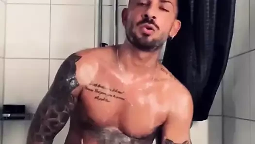 Fag Dennis aus Duesseldorf