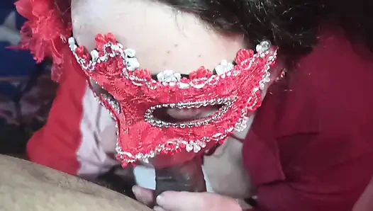 Пара занимается настоящим домашним сексом в любительском видео, мужской орал, глубокая глотка, вкусный минет