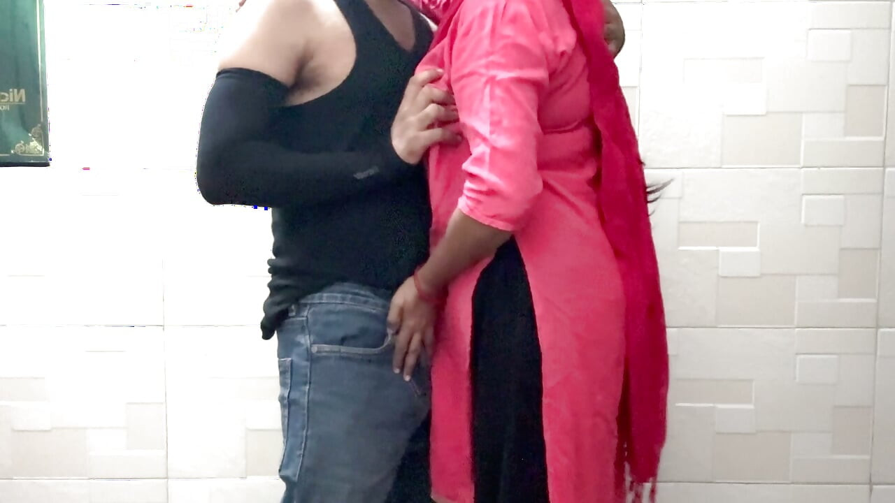 Vidéo de romance desi sexy aditi bhabhi avec Dewar desi