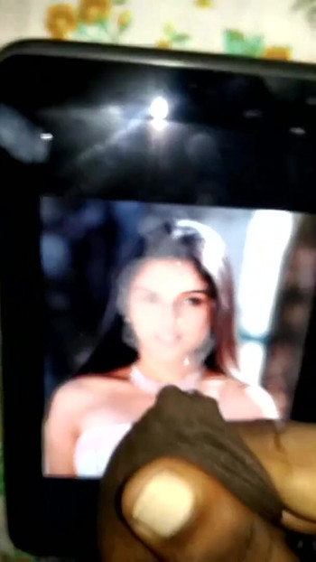 Snažan trenutak iz "Asin Naara mundaaikku en kanji (asin seksi počast spermi)"