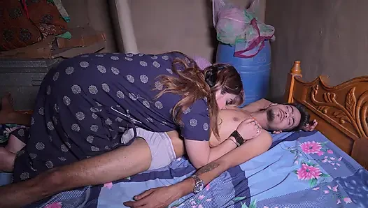 Ketika suaminya tidak berhubungan seks dengannya, dia memuaskan nafsunya dengan mentimun dan rolling pin.