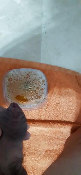 Pisse dans une bouteille