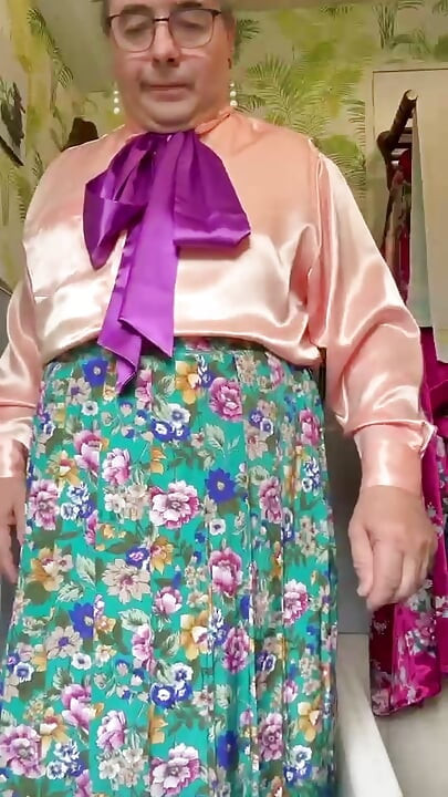 U vintage odjeći sobarice za kupanje potpuno odjevena