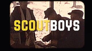 ScoutBoys DILF Scoutmaster prende o gêmeo Ian Levine e fode sua bunda