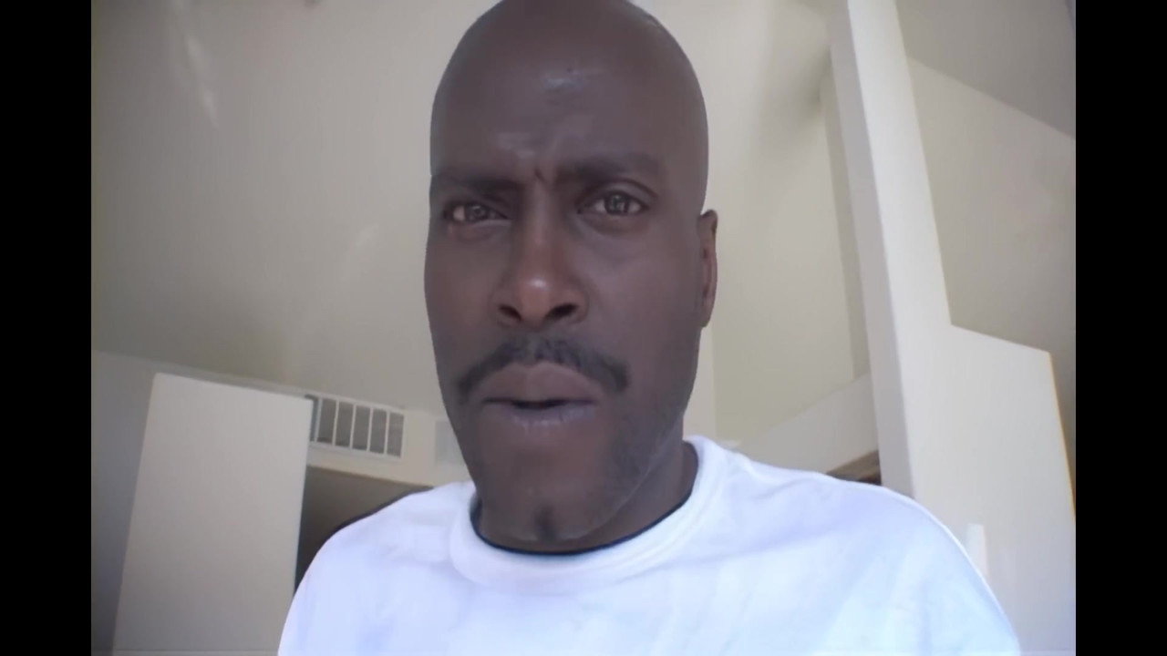 2本の巨根のためのセンセーショナルな黒尻