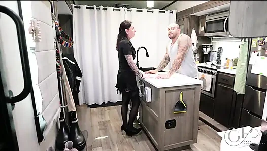 Bayan Grey - bölüm 3 - üvey oğlunun kız arkadaşını sikiyor