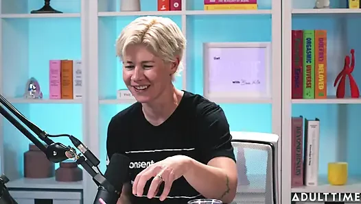 Эксгибиционизм, секстинг и развитие Lilly Bell | Время для взрослых, подкаст