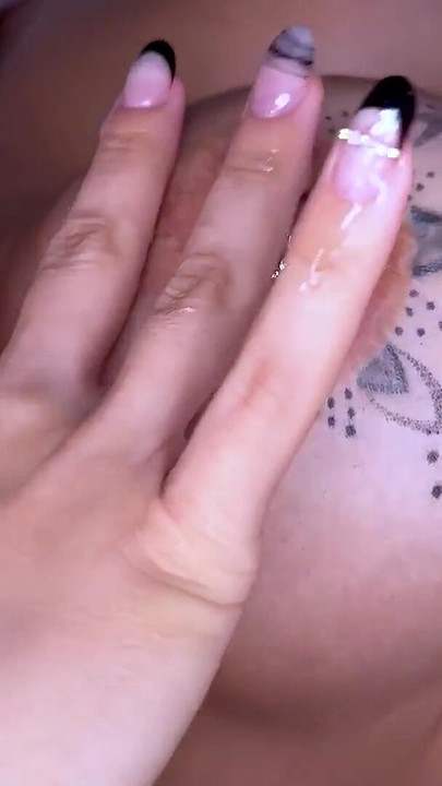 두 사람 모두 뜨거운 유혹에 빠져들어 | 클립 1