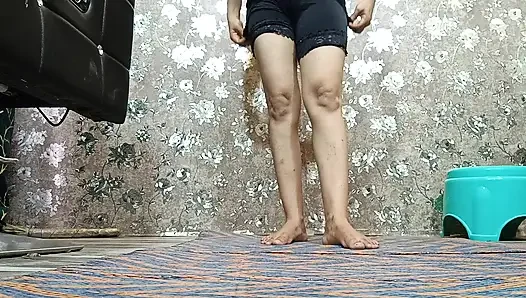 Sekretaris seksi lagi masturbasi tante toket besar