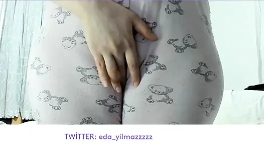 JARI KAKI UNTA- MASTURBASI DALAM PIYAMA- PORNO TURKI- MILF TURKI