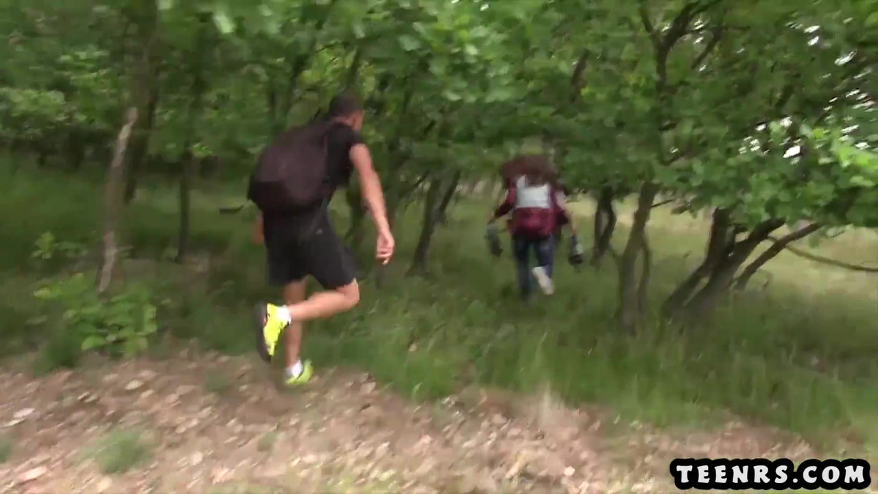 溜冰鞋小偷通过深喉和操逼逃离警察