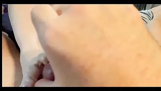 Bakış açısı - amatör evli kadın yatakta harika ayakla mastürbasyon yapıyor