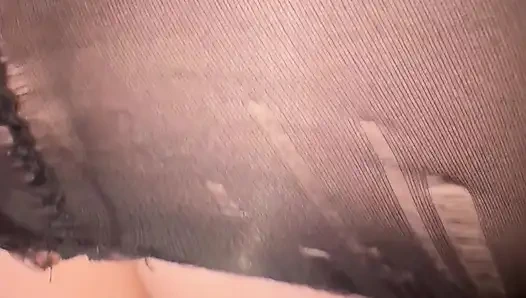 Подруга впервые пробует анал, и я кончаю в ее сраку.