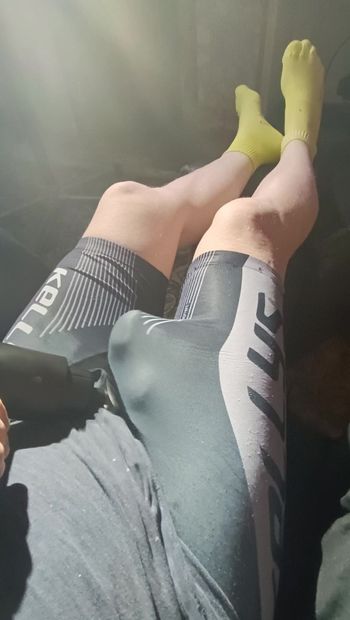 Massagem com shorts de ciclismo