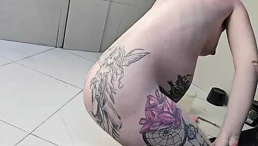 PREGNANT WOMAN SHAVES AND SHOWERS SHOWING HER PUSSY