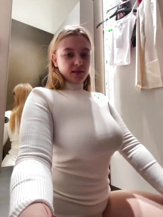 Nude ass jucielussie in the locker room