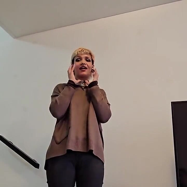 아르헨티나 부에노스아이레스의 에어비앤비에서 라티나 두 명과 쓰리섬을 했습니다.