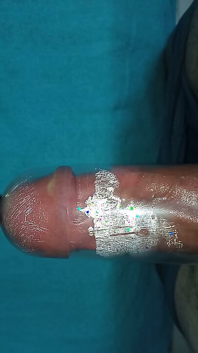 POV: Een penis-pomp testen.