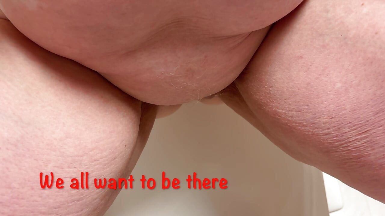 Mme Mature Pieds dans la salle de bain 470