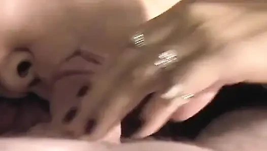 Dua tante semok yang lagi sange muasin satu kontol