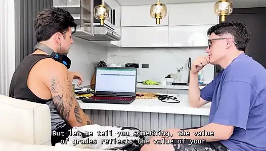 Ich Ficke Die Große Stiefmutter Meines Besten Freundes, Während Er Videospiele Spielt - Naty Slim