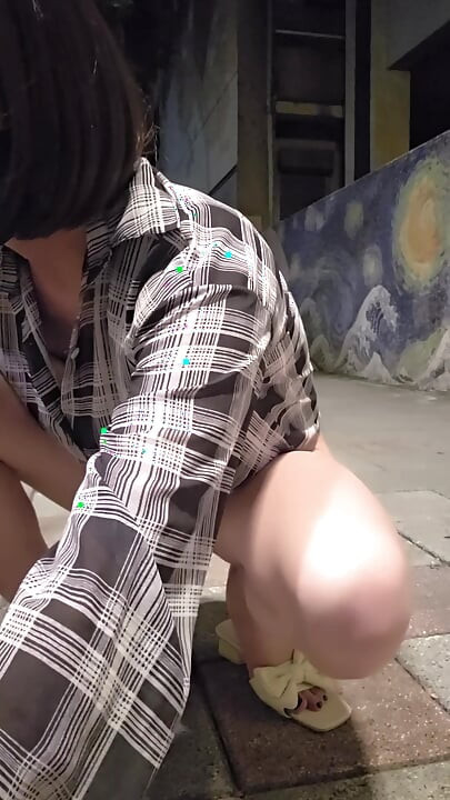 Vrlo uzbudljivo, stavio sam dva vibratora u guzicu