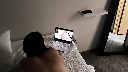 Istri merekam dirinya sendiri dengan pria lain dan menunjukkan kepada suaminya