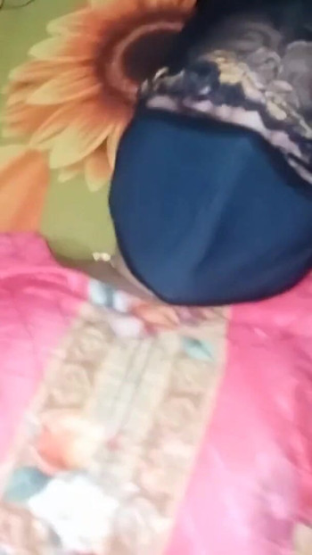 Momento íntimo con hermanastra ella está muy emocionada | Clip 1